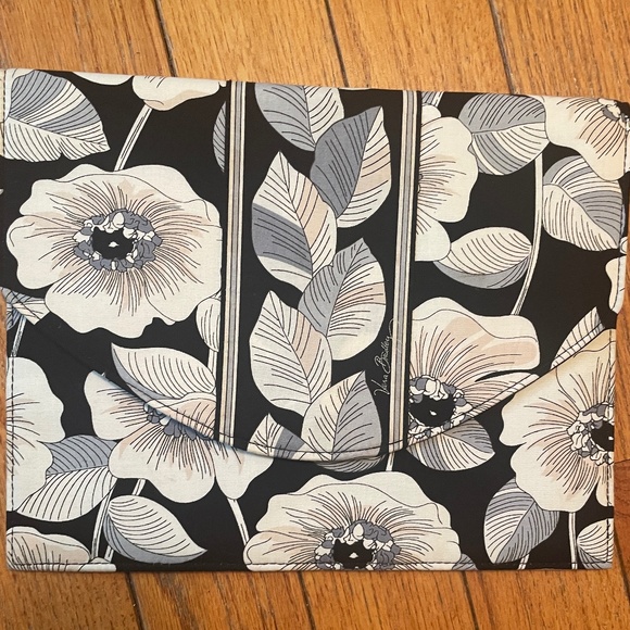 Vera Bradley folio/clutch purse - Picture 3 of 3